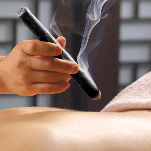 Moxibustion treatment at DiYi TCM